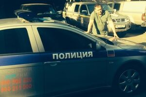 Автомобиль, захваченный у террористов, в гараже Днепропетровской ОГА