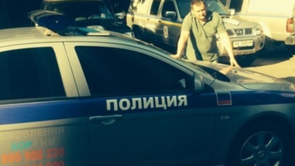 Автомобиль, захваченный у террористов, в гараже Днепропетровской ОГА