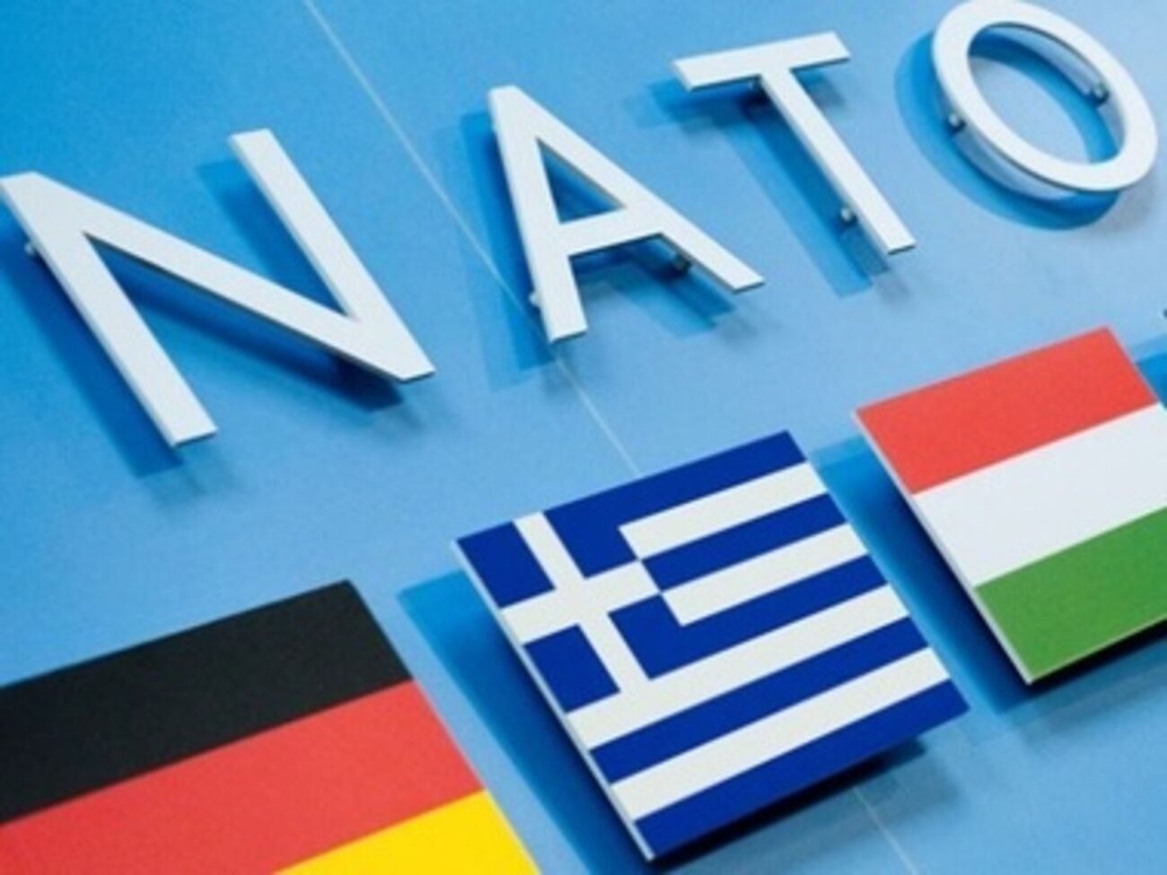 Представитель штаб-квартиры сил НАТО в Европе: Это не НАТО применяет оружие и подтверждать не будет