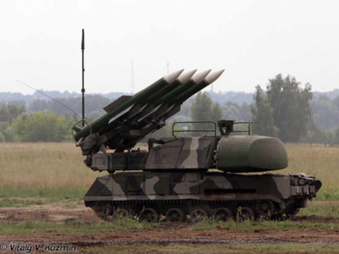 По данным украинских и западных спецслужб, пассажирский самолет "Малайзийских авиалиний" был сбит из зенитного ракетного комплекса "Бук"