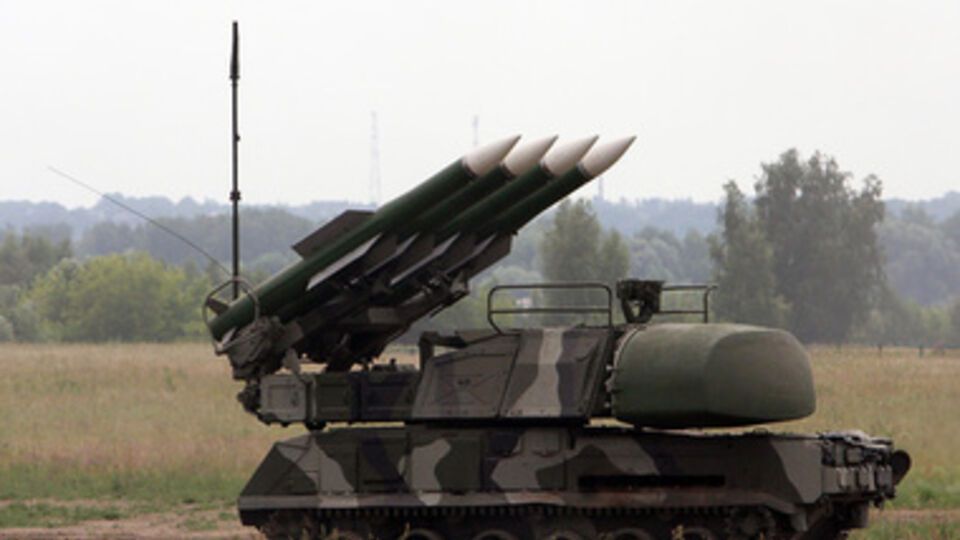 По данным украинских и западных спецслужб, пассажирский самолет "Малайзийских авиалиний" был сбит из зенитного ракетного комплекса "Бук"