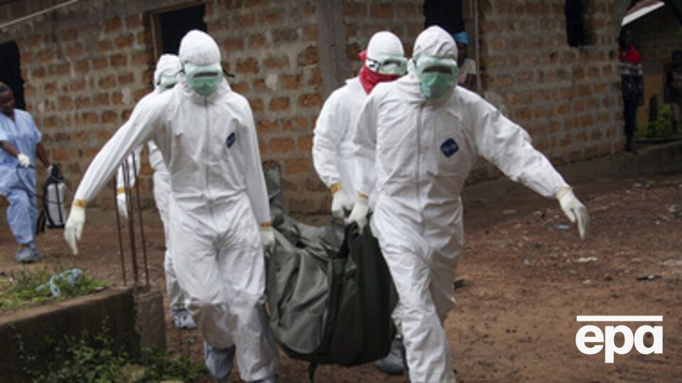 От вируса Эбола погибли уже 932 человека.