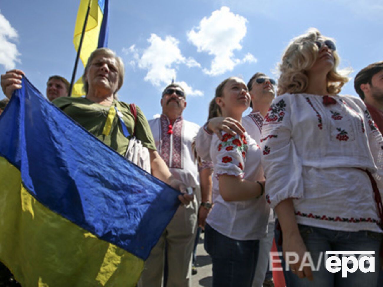 Традиция воскресного вече на Майдане остается в силе и после убранных баррикад
