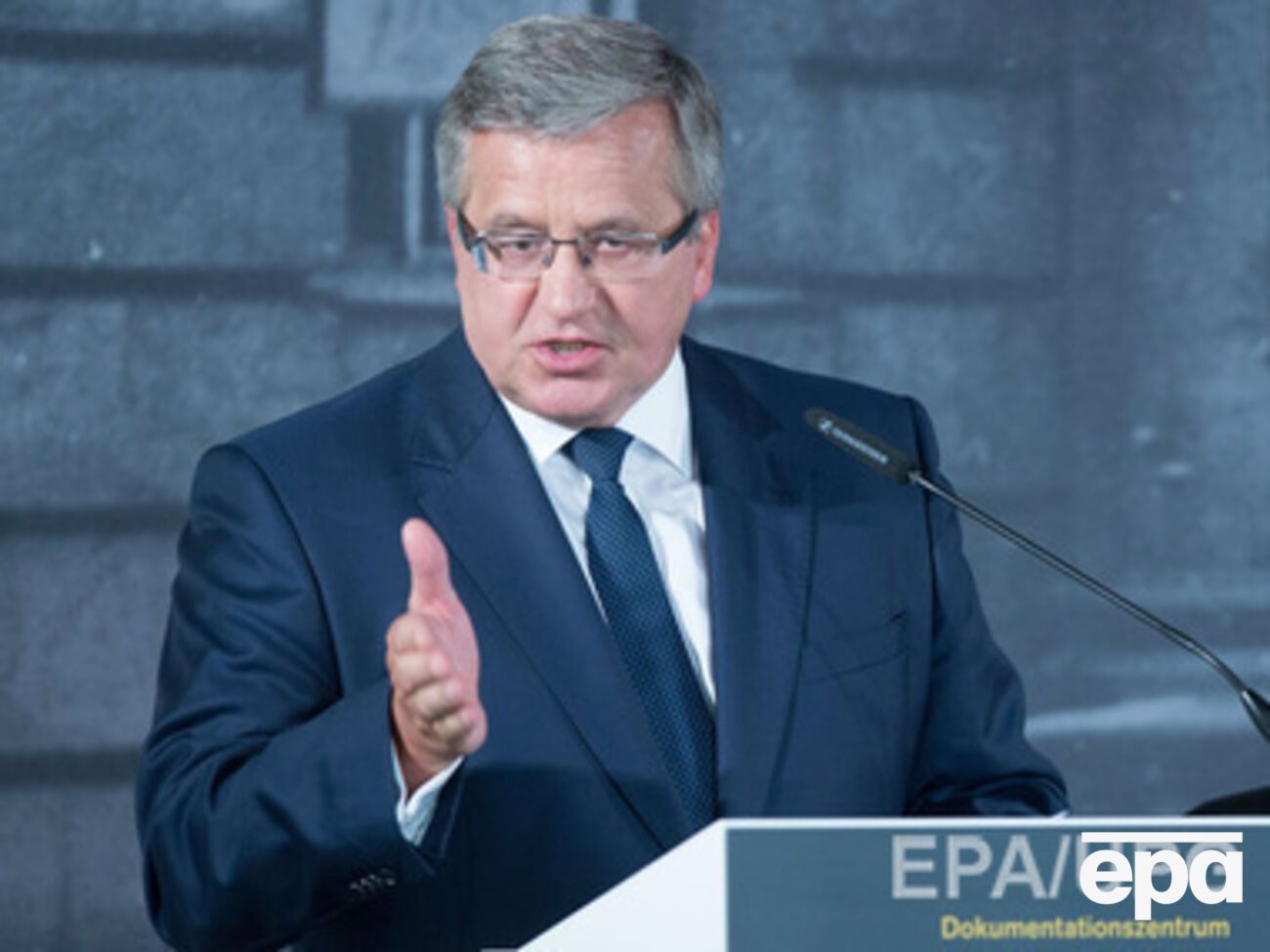 Коморовский: РФ не удалось разделить западный мир, а Украина начала защищать свою территорию