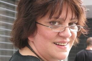 Наша-то капусточка хрустящая с постным кубанским (но не украинским) маслицем уж как хороша, иронизирует Толстая