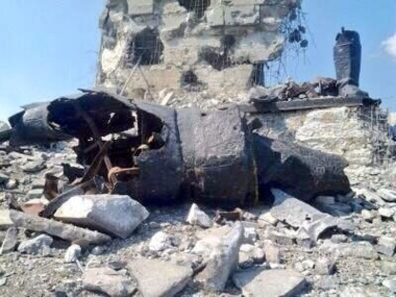 Мемориальный комплекс разрушен в боях