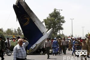 В Иране на жилые кварталы упал самолет. Фоторепортаж