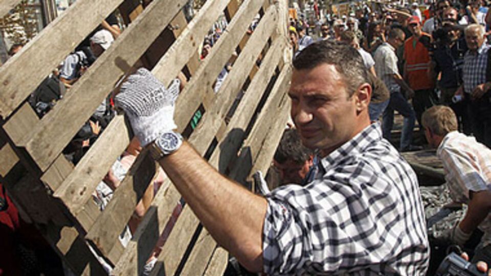 Кличко заявил, что Институтская останется закрытой для транспорта