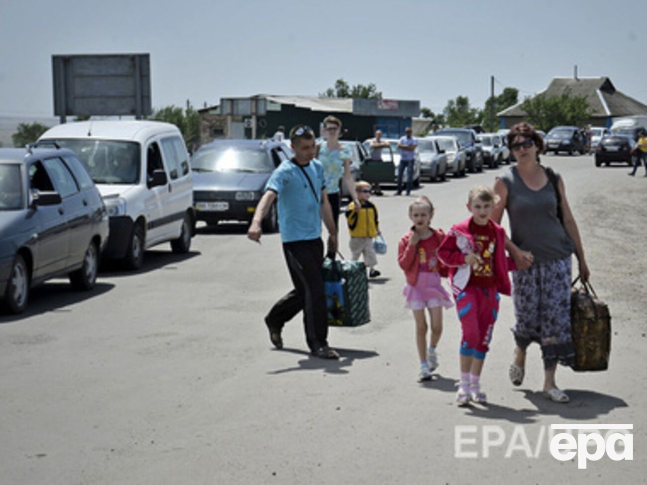 Из Луганска продолжают выезжать жители