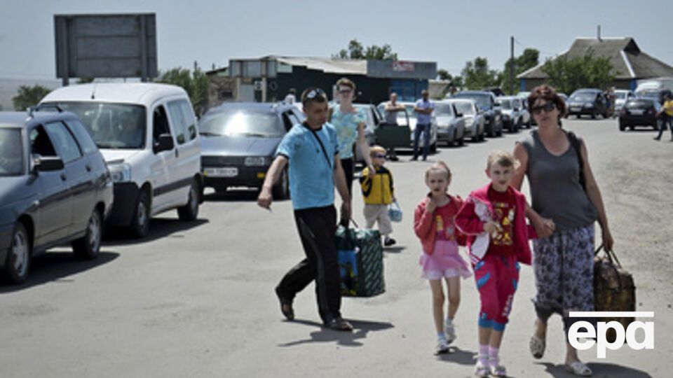 Из Луганска продолжают выезжать жители