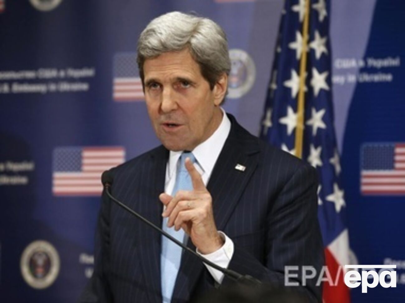 Джон Керри обсудил с Петром Порошенко вопросы гуманитарной помощи Донбассу