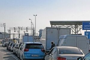 На переправе в Керчь сохраняется очередь
