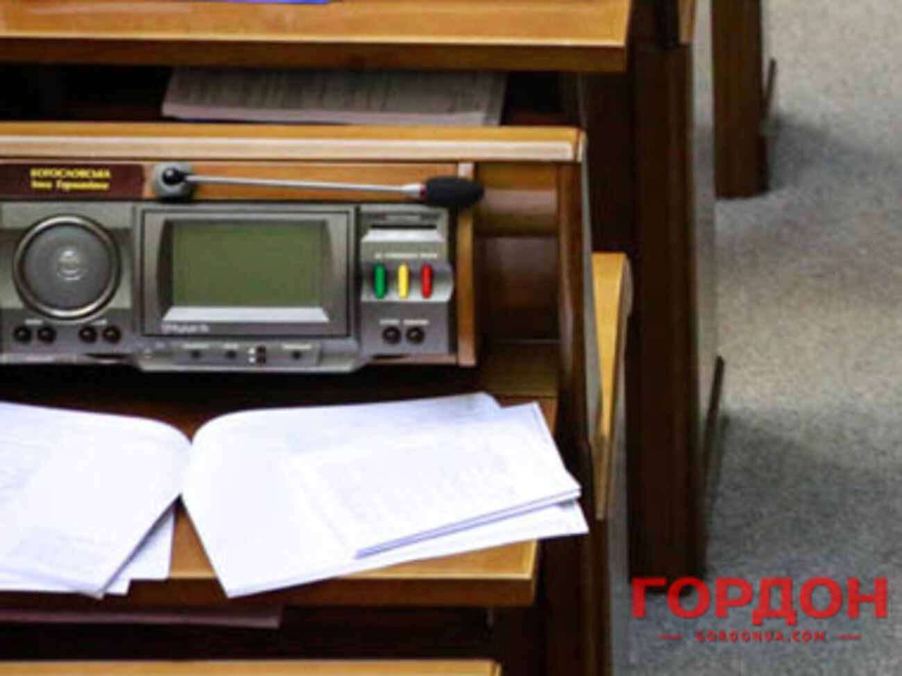 На завтрашнем заседании планируют рассмотреть более 20 постановлений и законопроектов