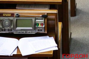 На завтрашнем заседании планируют рассмотреть более 20 постановлений и законопроектов