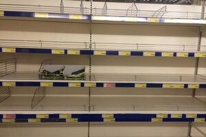 Из московских магазинов исчезли молочные продукты. Фоторепортаж