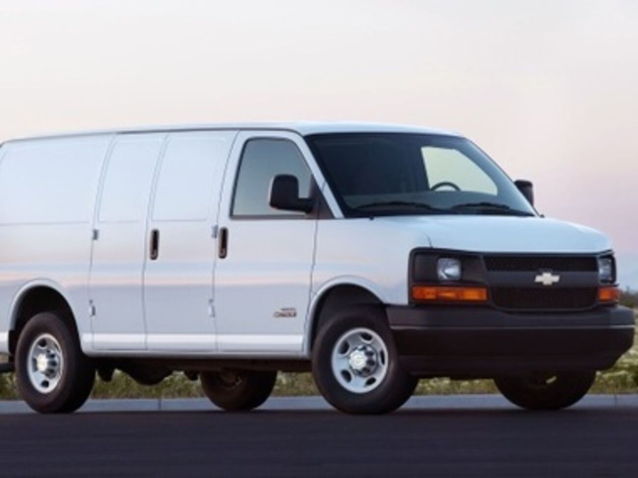 Командир батальона "Азов" Андрей Белецкий отметил, что помощь начали активно оказывать как граждане, так и государственные структуры