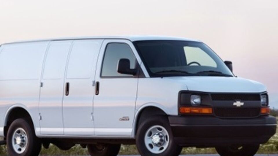 Командир батальона "Азов" Андрей Белецкий отметил, что помощь начали активно оказывать как граждане, так и государственные структуры