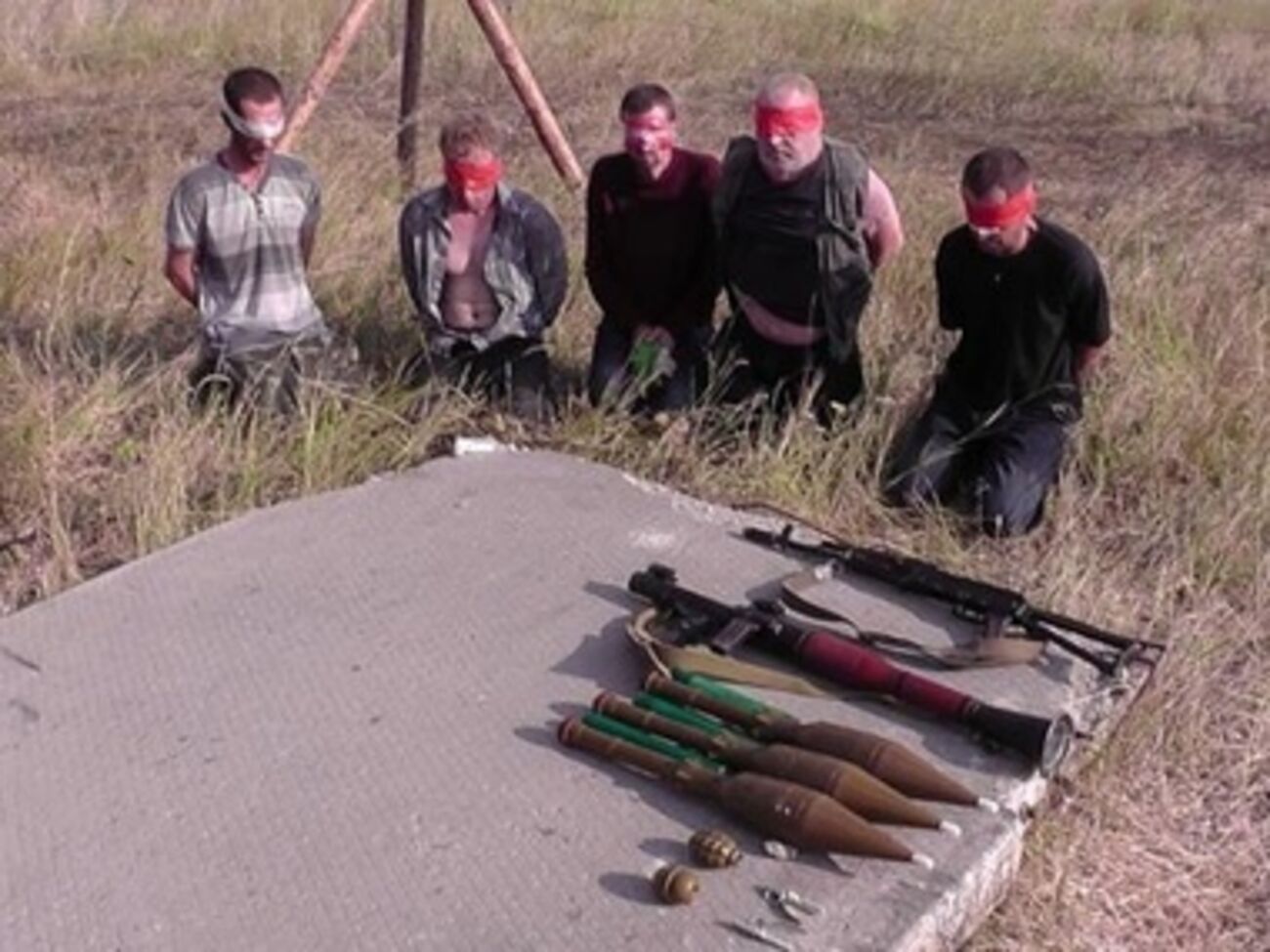 У задержанных изъяли противотанковый гранатомет, автоматы Калашникова и гранаты