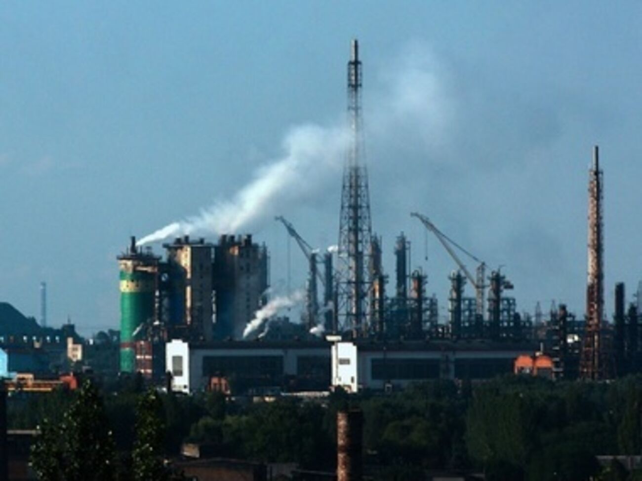 Россия обеспокоена возможной утечкой ядовитых веществ на заводе "Стирол" в Горловке