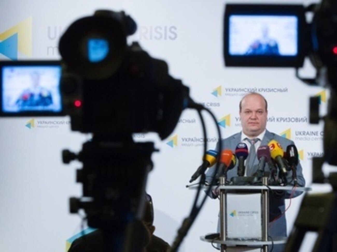 Валерий Чалый заявил, что из-за "гуманитарного конвоя" ему оборвали телефон