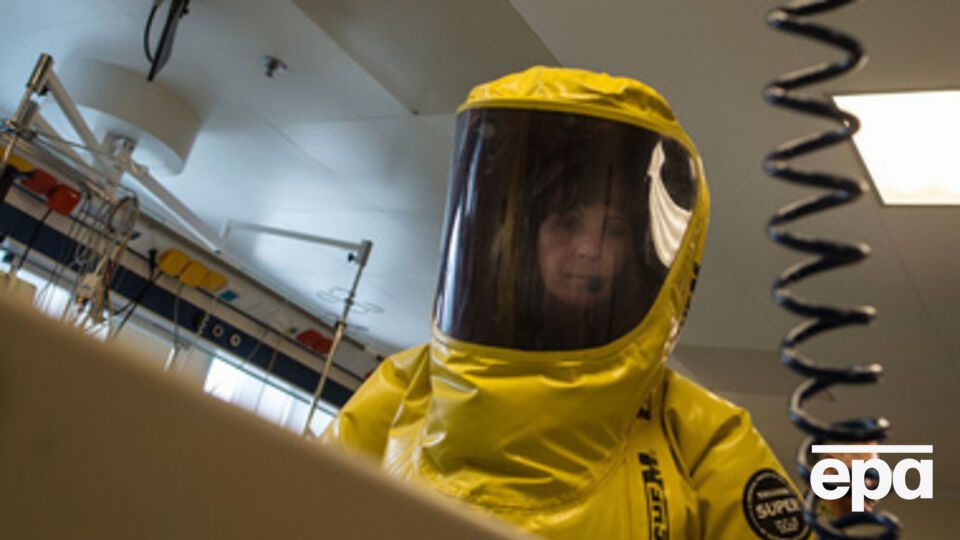 Число жертв вспышки болезни, вызванной вирусом Эбола, в странах Западной Африки увеличилось до 1013 человек