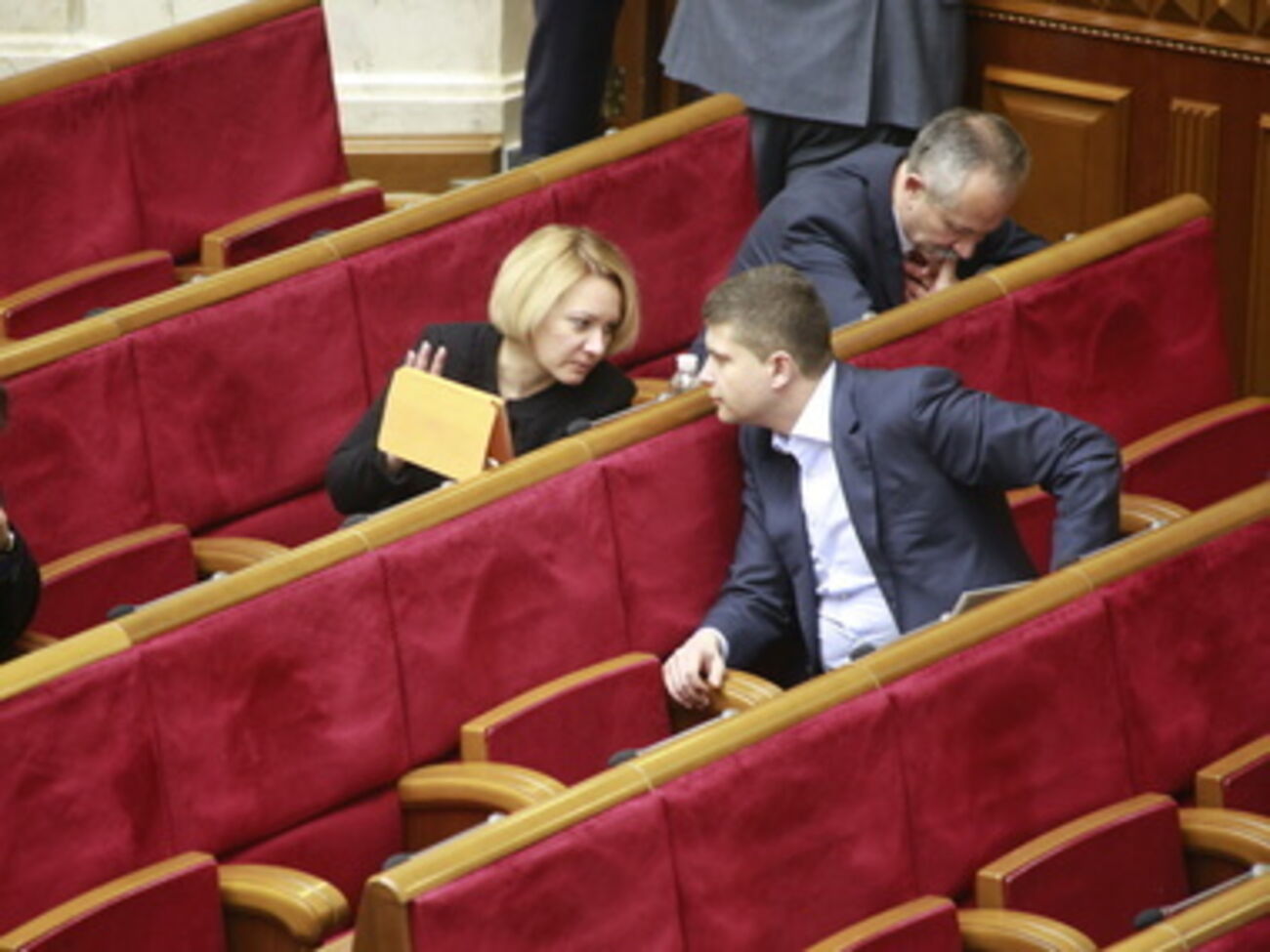 Рада передала часть автопарка в зону АТО