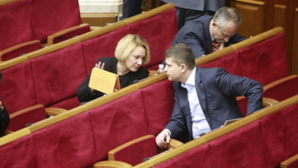 Рада передала часть автопарка в зону АТО