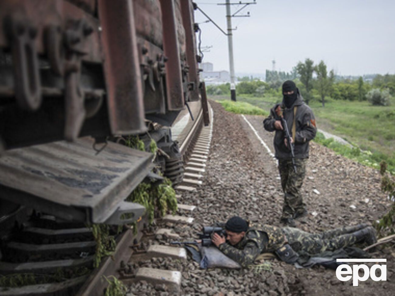 Из-за военных действий железная дорога на Донбассе разрушена