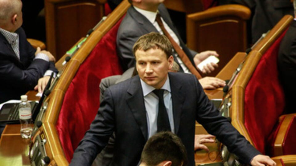 По поводу законопроектов выступают нардепы