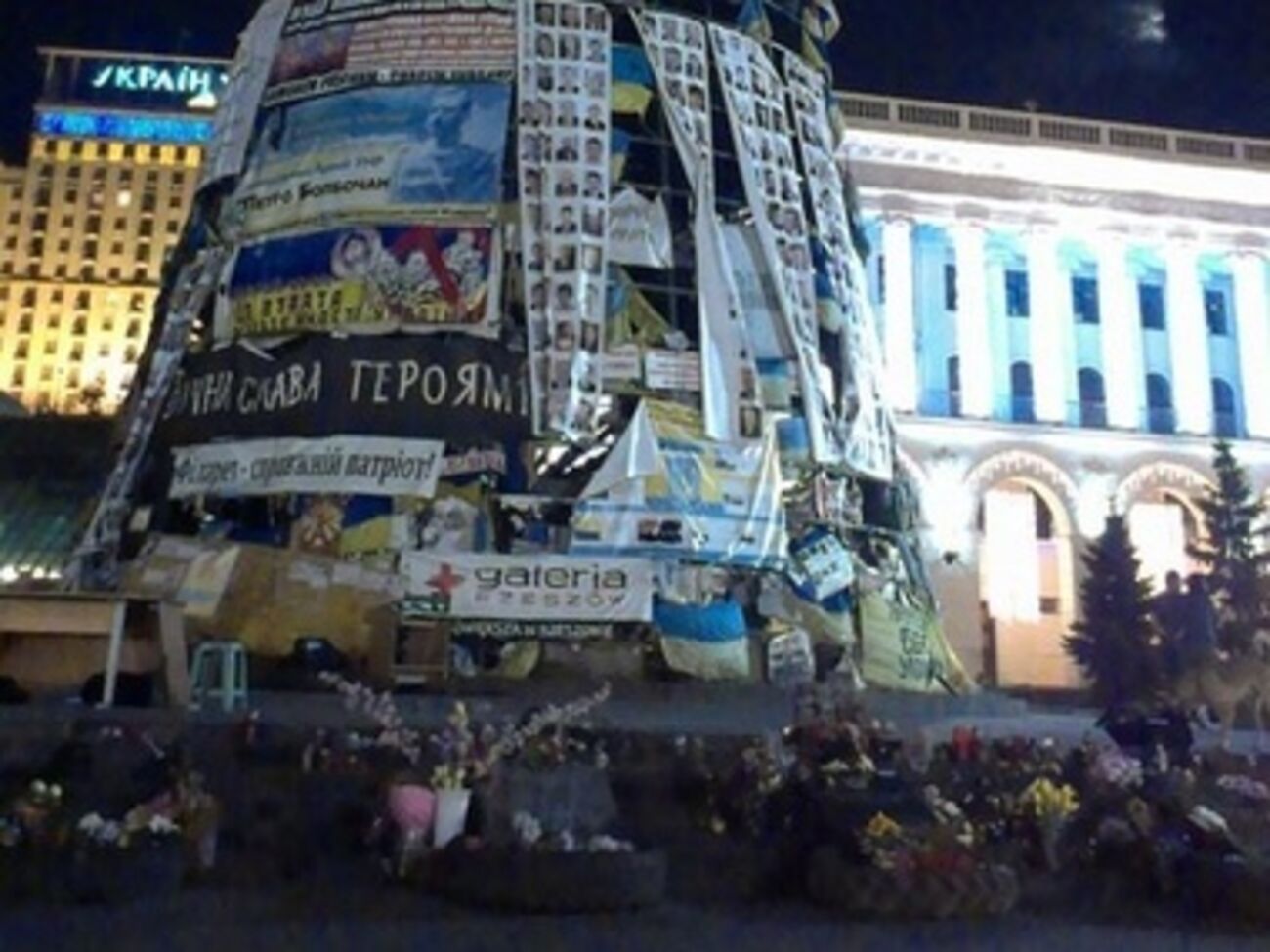 Кличко пообещал демонтировать елку на Майдане