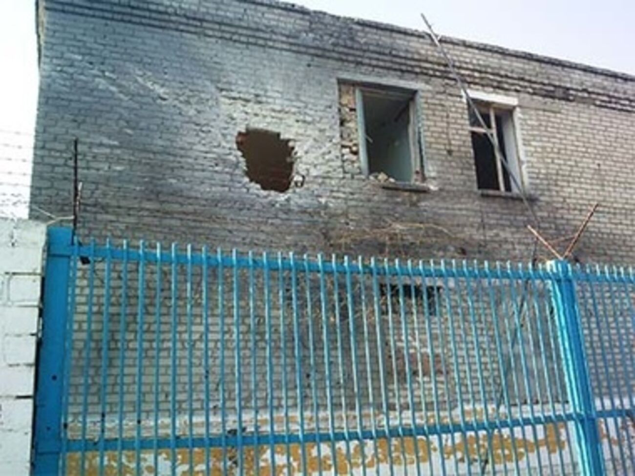 Снаряд попал в жилую зону исправительной колонии строгого режима №124 в Донецке вечером 10 августа