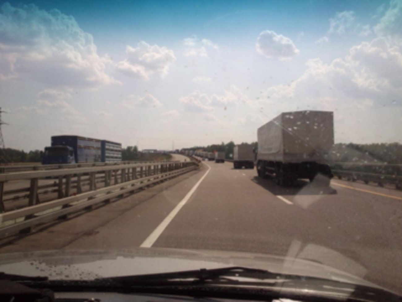 Как российский "гуманитарный конвой" едет в Украину. Фоторепортаж