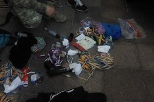 У задержанного были при себе взрывпакет, пистолет и петарды