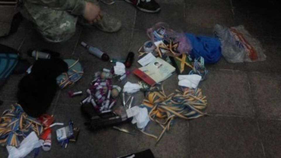 У задержанного были при себе взрывпакет, пистолет и петарды