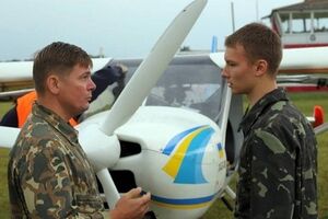 Второкурсников обучают на легкомоторных самолетах ХАЗ-30