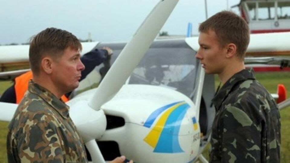 Второкурсников обучают на легкомоторных самолетах ХАЗ-30