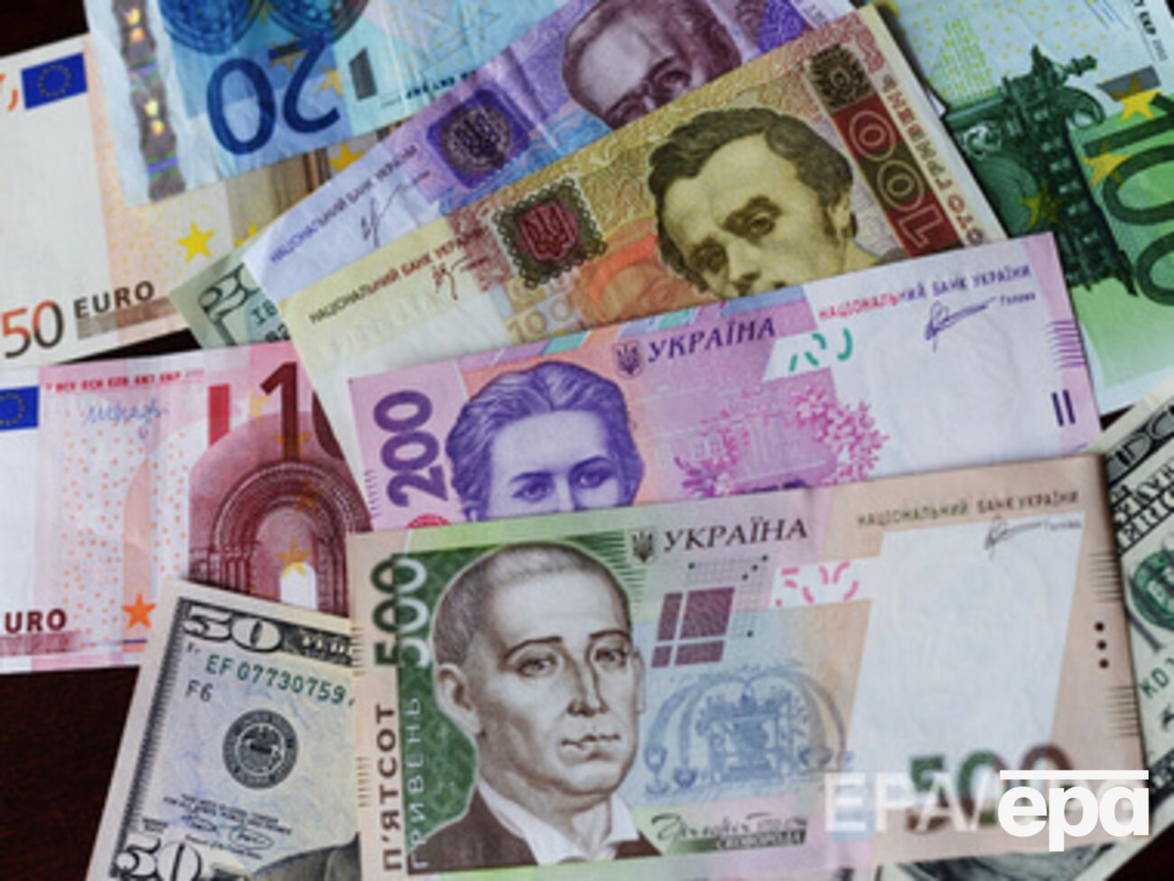 Гривна начала сопротивляться наступлению доллара