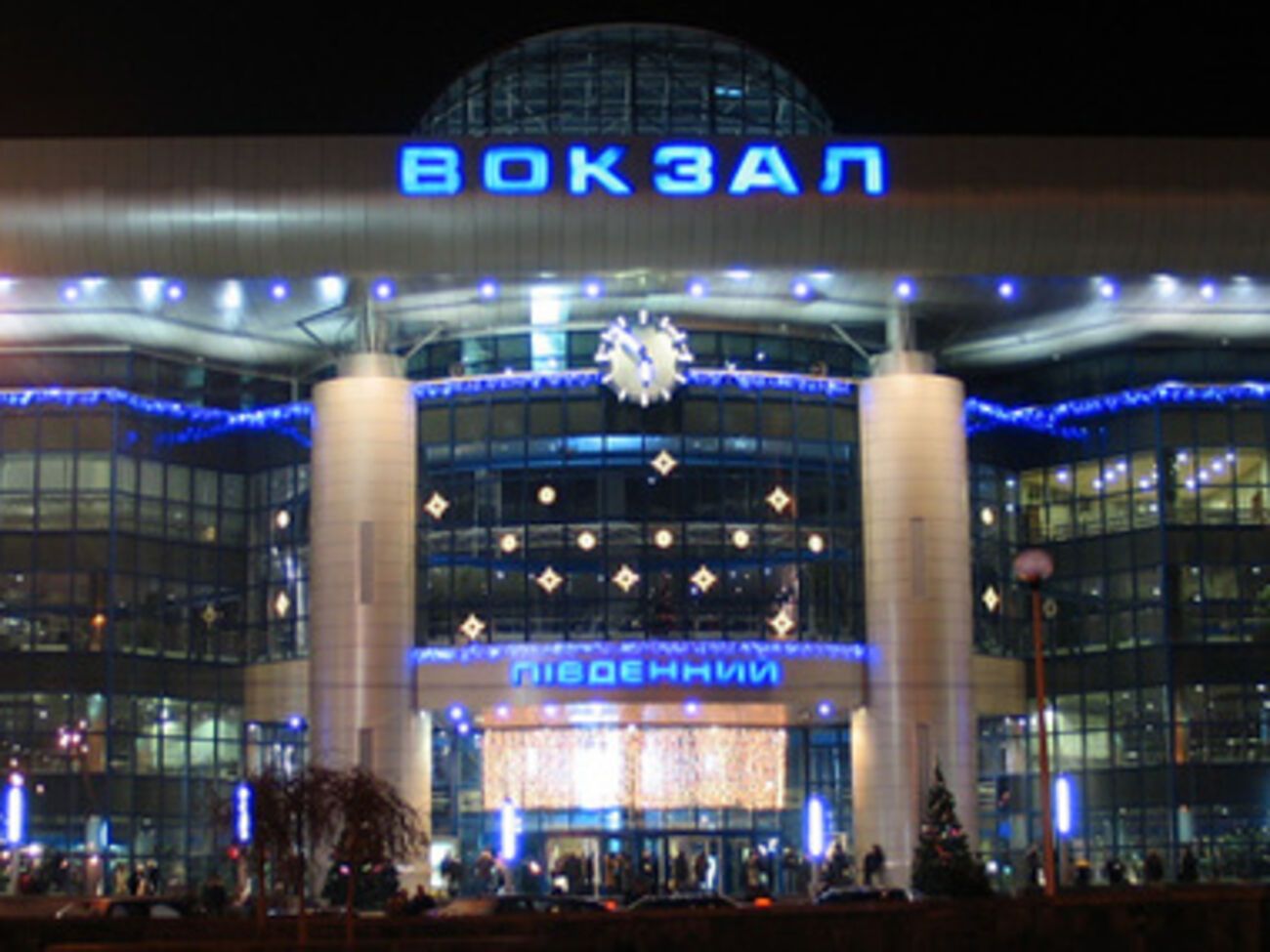 Из-за угрозы взрыва с центрального железнодорожного вокзала в Киеве эвакуировали около 700 человек