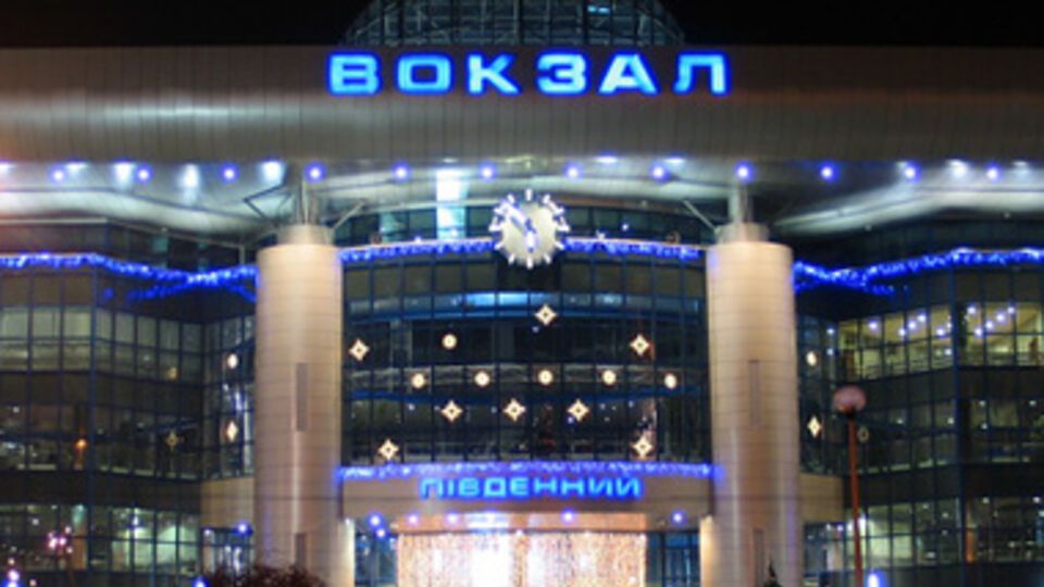 Из-за угрозы взрыва с центрального железнодорожного вокзала в Киеве эвакуировали около 700 человек