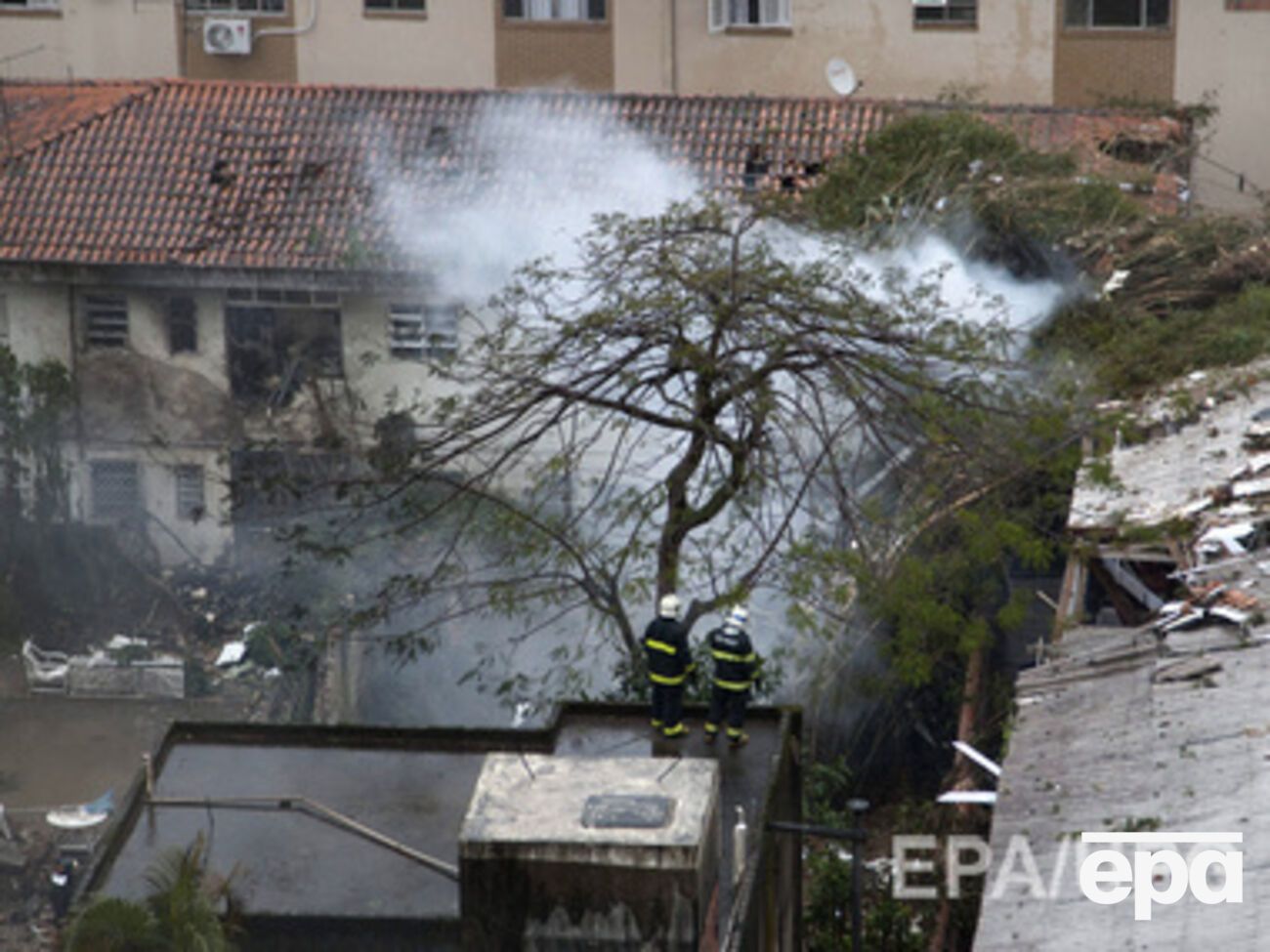 Самолет, на котором летел кандидат в президенты Бразилии, упал в жилом квартале