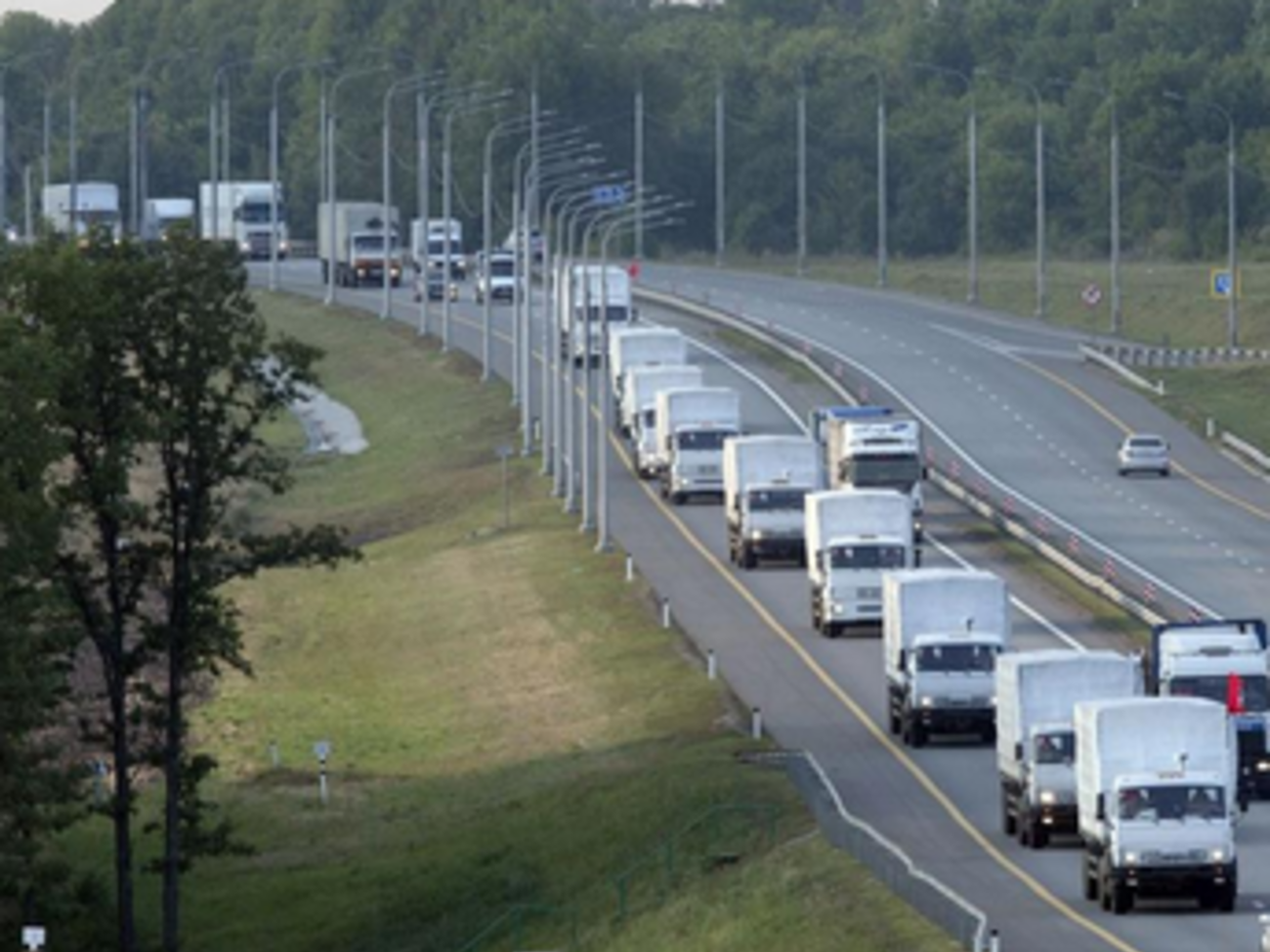 Россия настойчиво хочет поставить в Украину гуманитарную помощь