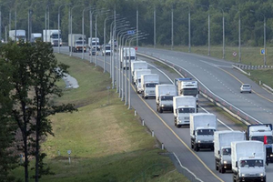 Россия настойчиво хочет поставить в Украину гуманитарную помощь