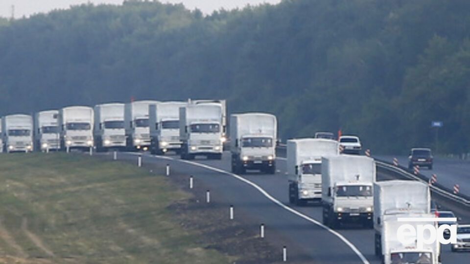Российский "гуманитарный конвой" движется к границе с Украиной. Фоторепортаж
