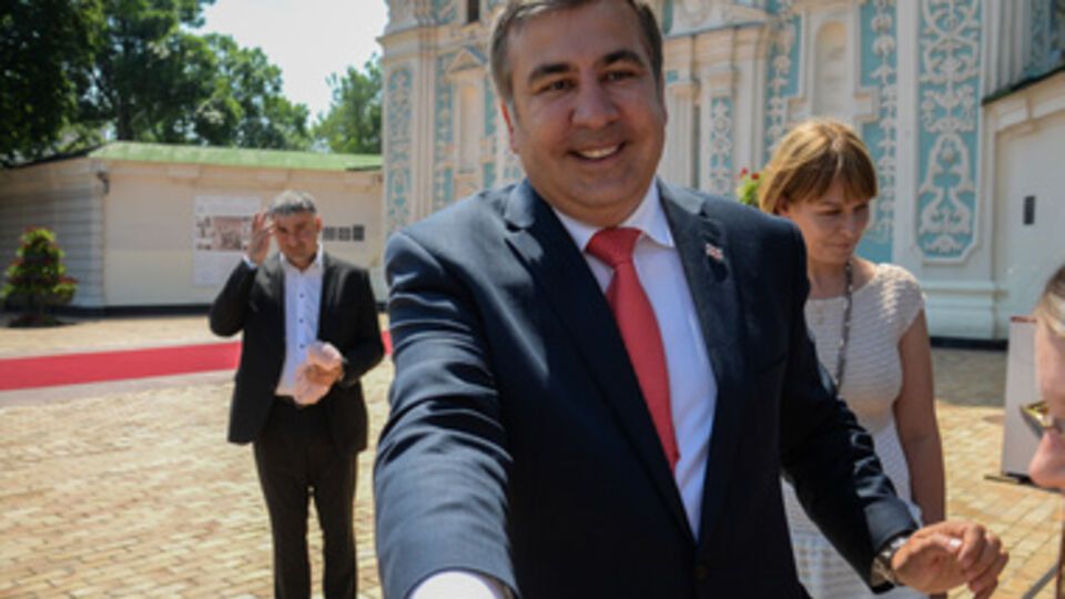 Саакашвили считает, что у Путина сейчас в голове военно-гуманитарная операция, которую в 2008 году осуществили США в Грузии