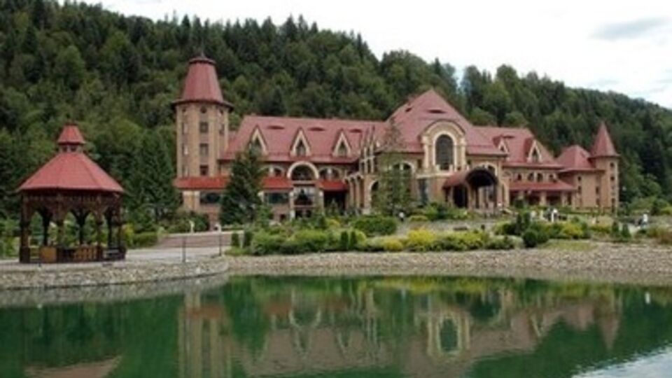 Резиденция "Синегора" находится в селе Гута Ивано-Франковской области