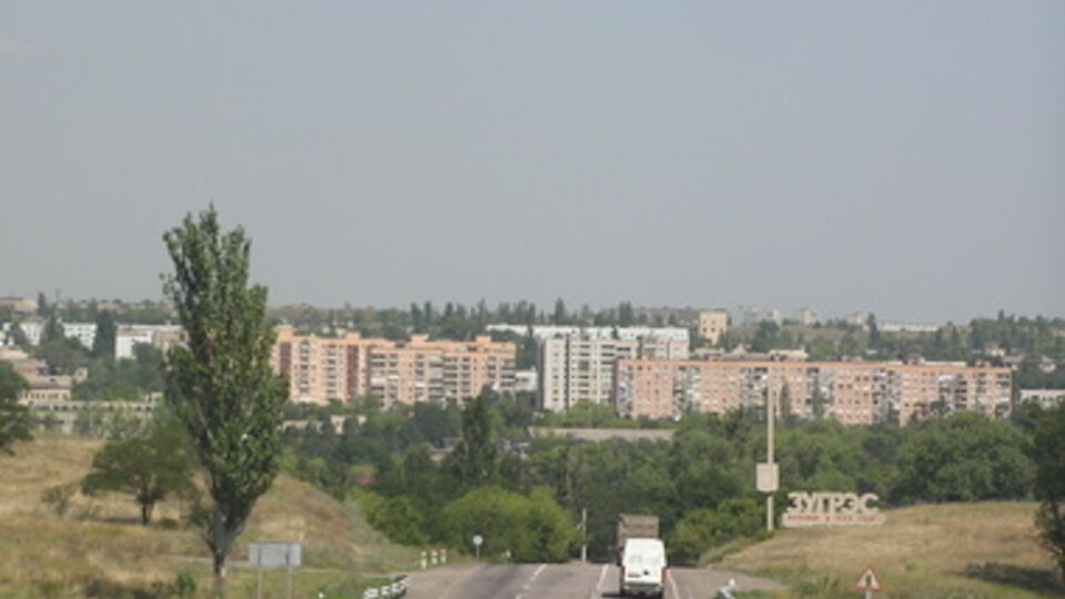 От разрыва снаряда в Зугрэсе погибли 15 человек, из которых трое детей