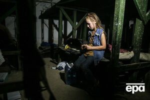 В Донецке люди стараются держаться подальше от окон