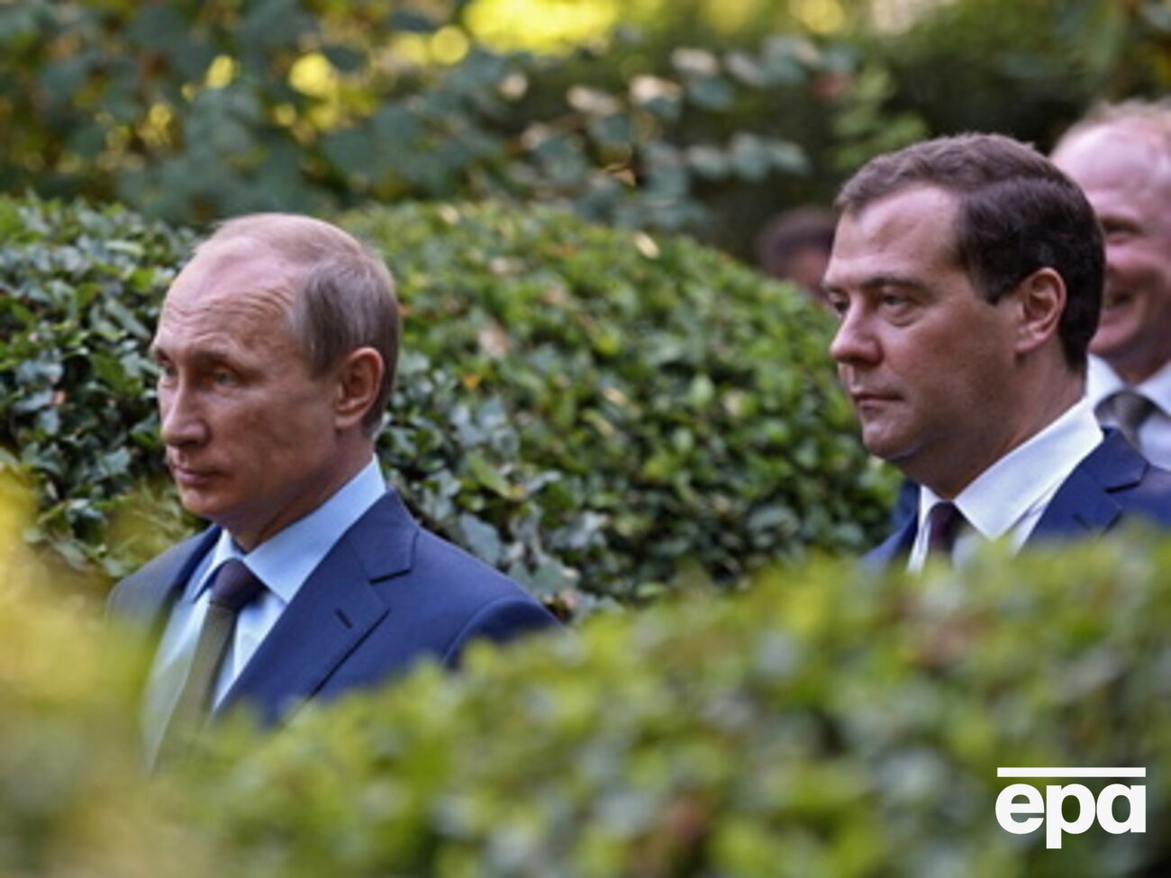 Путин и Медведев во время визита в аннексированный Крым