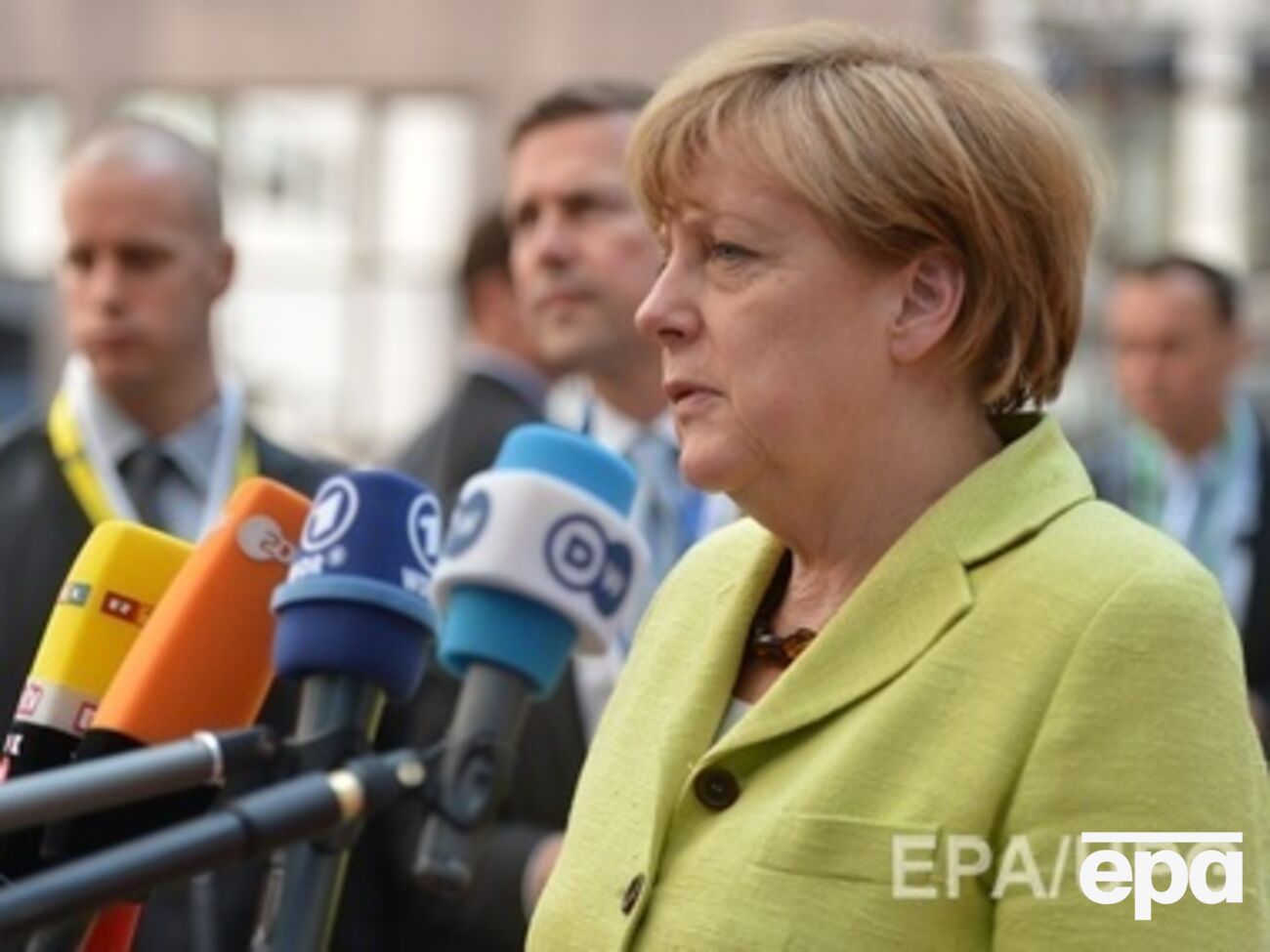 Меркель просят помочь немецкими деньгами на восстановление Донбасса