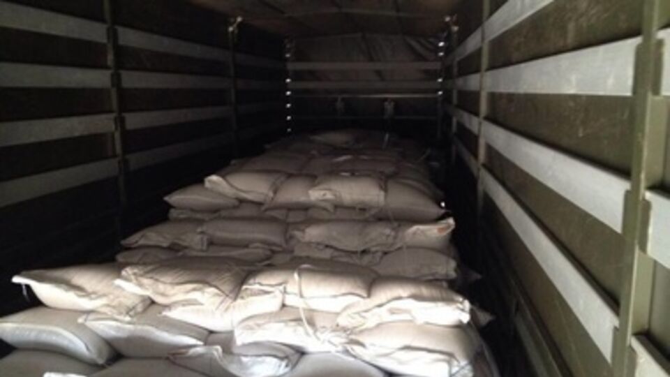 Активист: Фуры запакованы, аж трещат по швам